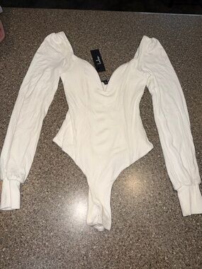 Lulu's White Long-Sleeve Sweetheart Neck Bodysuit